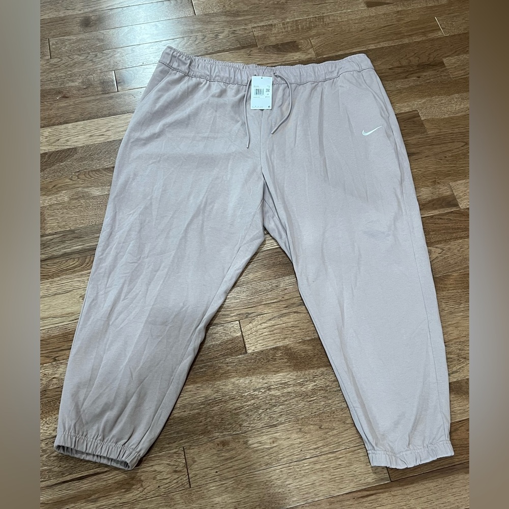 NWT Nike Joggers Pale Purple/ Dusty Pink Color  Women’s 3x MSRP $70